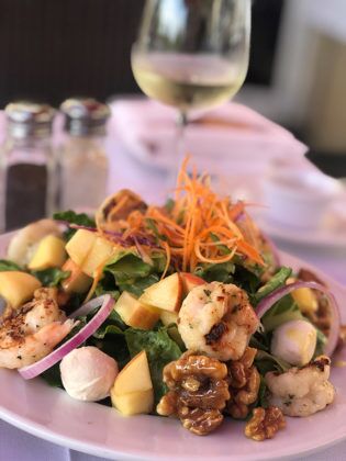 Jamaica in 24 Hours: An island adventure in a day - A plate of salad and a glass of wine - Vegetarian cuisine