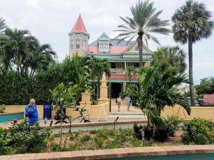 SmostHouse OFF THE PATH KEY – WEST’S SOUTHERNMOST HOUSE IS MORE THAN A MANSION - A group of people walking in front of a building - Palm trees