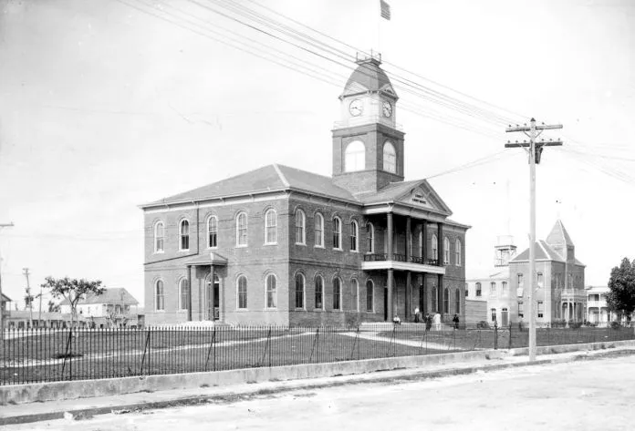 1900courthouse and jail bw