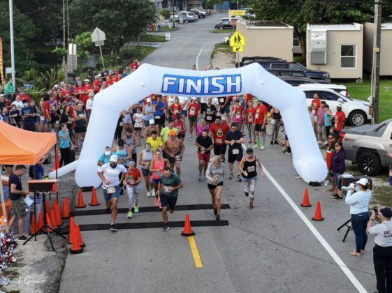 a group of people that are running in a race