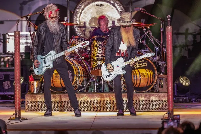 ZZ-Top-KW-Amphitheater-6-Nov-2021-NWM--2 a group of people on stage with guitars