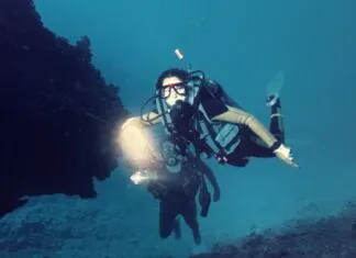 LEGENDARY WOMEN DIVERS CELEBRATE CHANGE, OFFER 25 SCUBA SCHOLARSHIPS