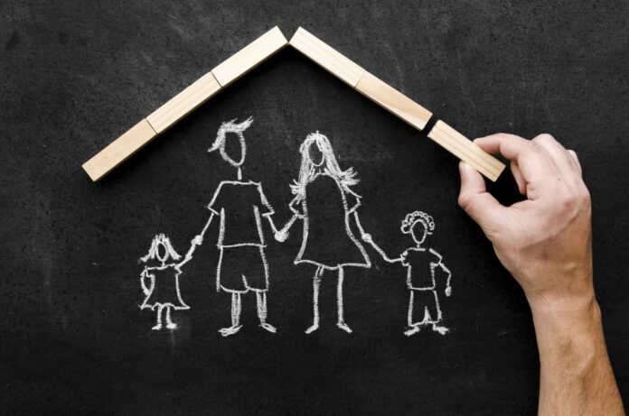 flat-lay-chalk-drawing-parents-with-their-children