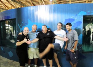#News: ‘Tanked’ features Marathon attraction - Wayde King, Ben Daughtry posing for the camera - Florida Keys Aquarium Encounters