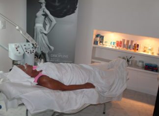 #Shop: Salon lavishes luxury on patrons - A person sitting on a bed - Clinic