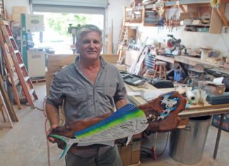 Artist focuses on the splendor of local wood - A man sitting on a table - Artisan