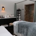 Spa al Maré celebrates 10 years - A bedroom with a bed and a mirror - Bedroom