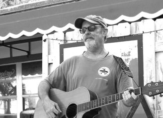 ‘Grateful Ted’ Hyde ‘Grateful Ted’ Hyde - A man holding a guitar - Bass guitar