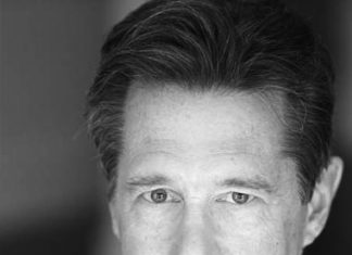 Bowersox to teach screenwriting - Bob Bowersox looking at the camera - Mark Pieth