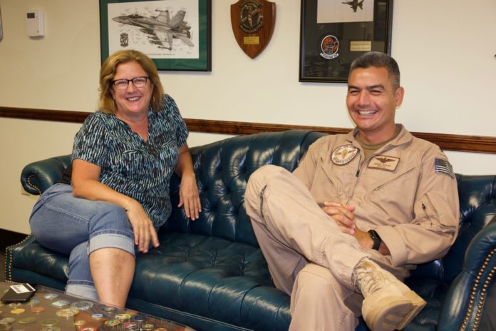 The Cavalry: The Navy to the rescue - A man and a woman sitting on a couch - Sitting