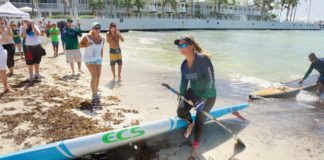 Chica Libre – Victoria Burgess takes on the straits, and one world record, too - A group of people on a beach - Straits of Florida
