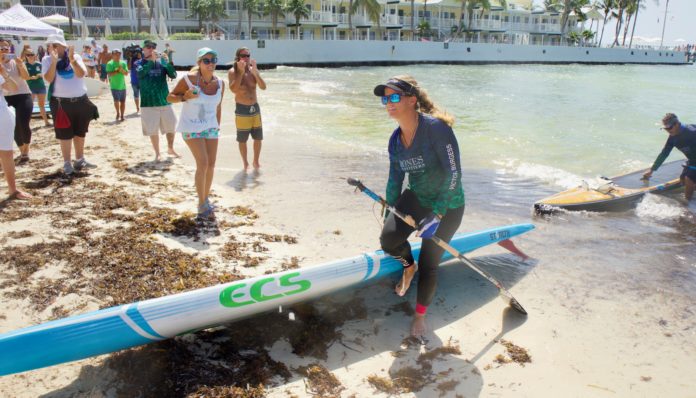 Chica Libre – Victoria Burgess takes on the straits, and one world record, too - A group of people on a beach - Straits of Florida