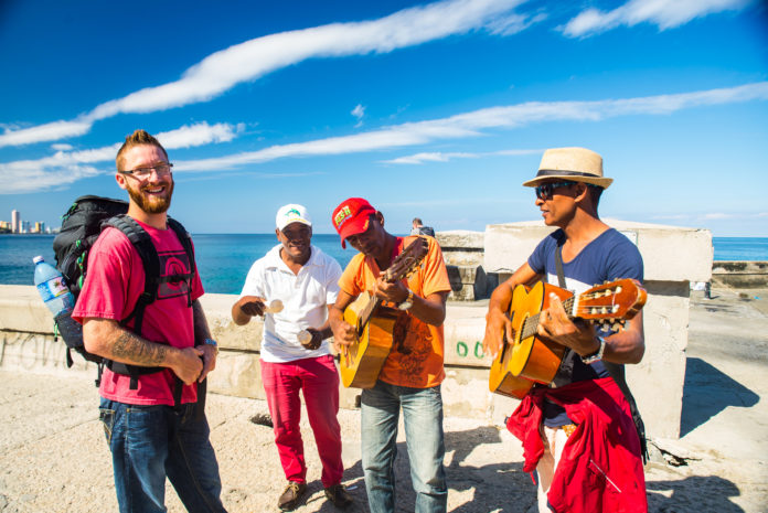 dagsture til HAVANA – det har aldrig været lettere at opleve en dagstur til Cuba - en gruppe mennesker, der poserer for kameraet - Varadero