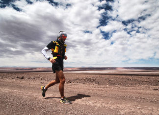 Quincy Perkins Films for National Geographic - A man throwing a frisbee - Ultramarathon