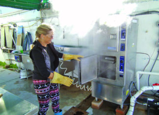 Maritime business back after Irma - A person on the machine - Florida Keys