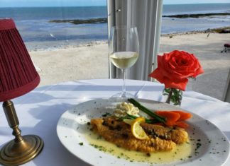 Hideaway Café: the most romantic restaurant in the Keys - A plate of food and a glass of water on a table - Hideaway Café