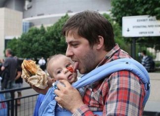 Top Ten Classic Pieces of Dad Advice - A young boy eating a hot dog - Upbringing
