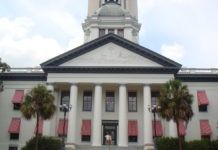 A large white building - Florida State Capitol