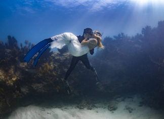 TOP 10 PHOTOS OF THE MIDDLE KEYS TOP 10 PHOTOS OF THE MIDDLE KEYS - A man flying through the air on top of a mountain - Free-diving