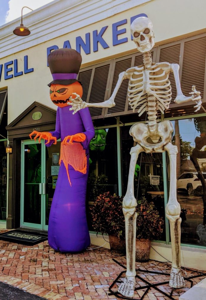 KEY WEST DRESSES UP FOR HALLOWEEN