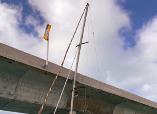 BOAT ON BRIDGE SAFELY REMOVED
