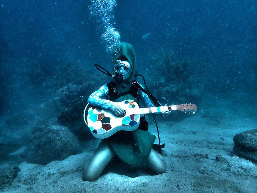 IN PICTURES MERMAIDS & MUSICIANS DIP BELOW SURFACE FOR A CONCERT