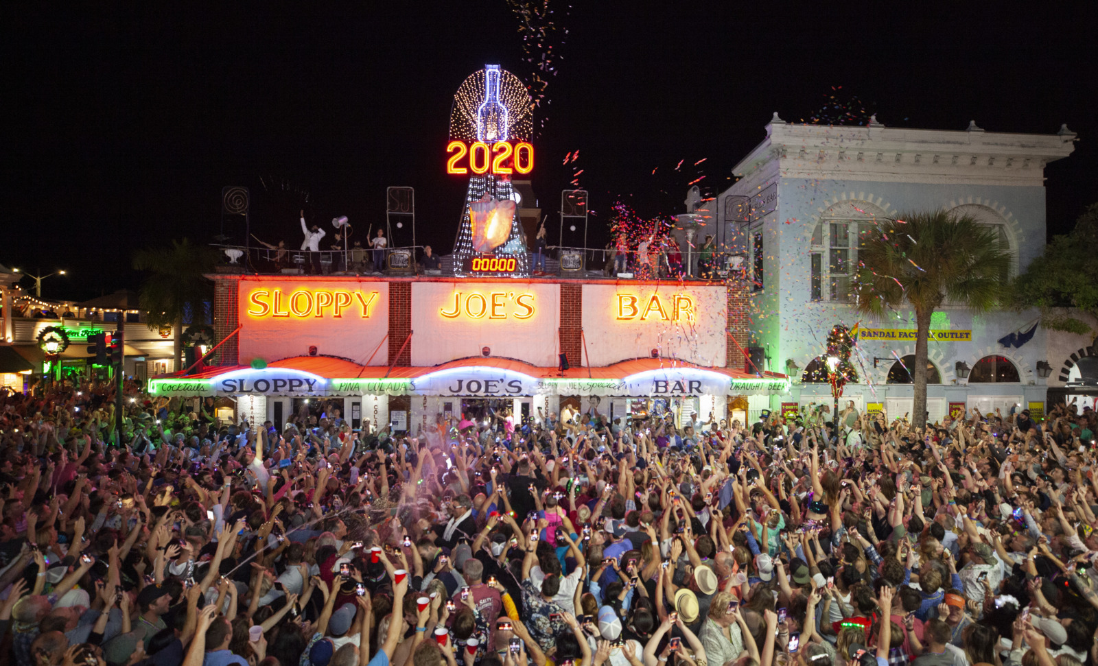 KEY WEST DAZZLES NEW YEAR’S EVE WITH ISLAND ‘DROPS’ TO RING IN 2022