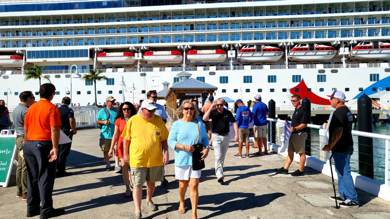 do cruise ship passengers go through customs