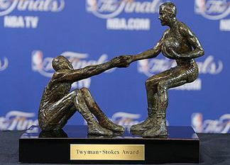 a bronze statue of two men playing baseball