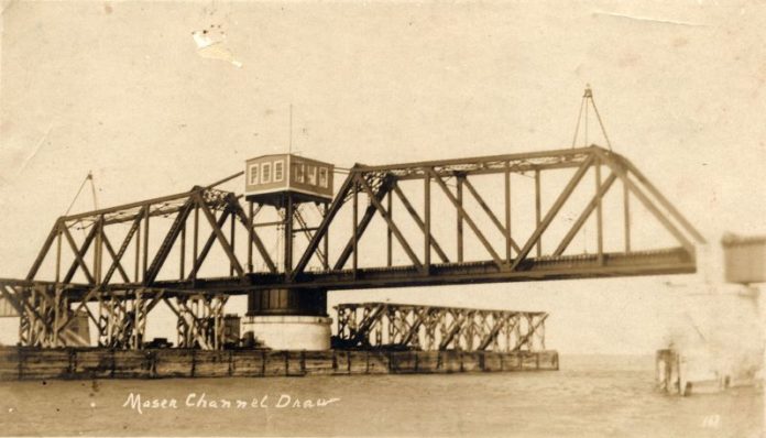 an old picture of a large bridge over water