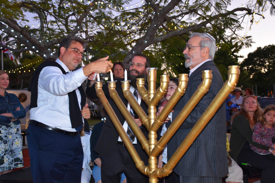 Η εβραϊκή κοινότητα γιορτάζει το Χανουκά στο Florida Keys