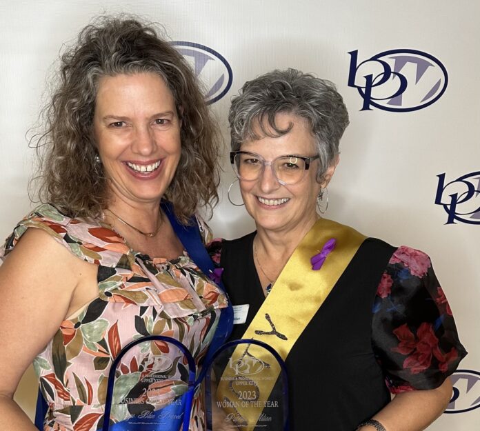 a couple of women standing next to each other