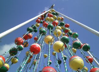 a christmas tree made of balls and chains