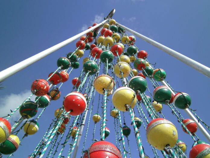 a christmas tree made of balls and chains