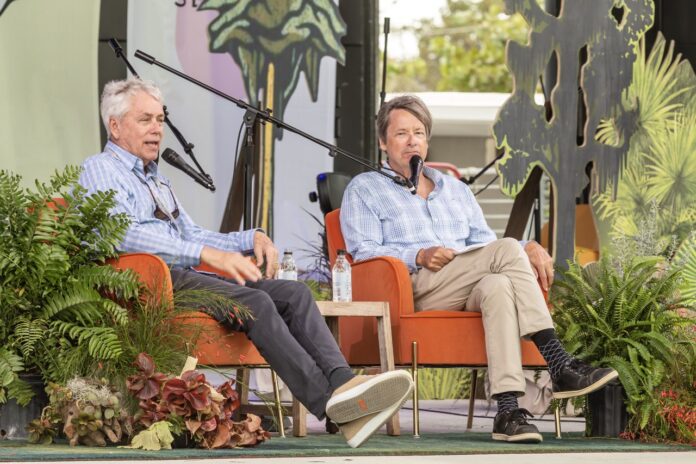 Hiassen _ Barry Large a couple of people that are sitting in chairs