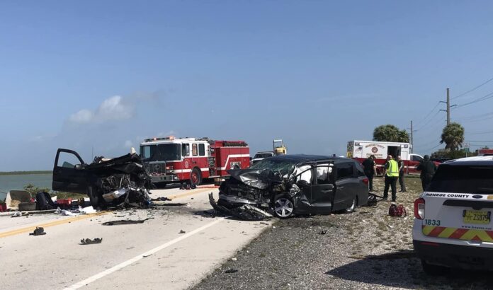 a couple of cars that are on the side of the road