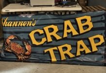 a sign advertising a crab trap on a table