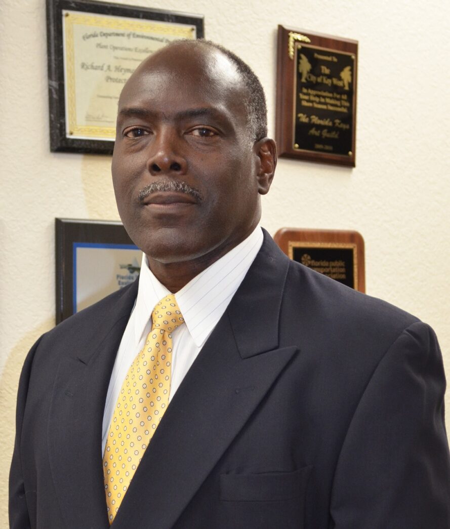 a man in a suit and tie posing for a picture