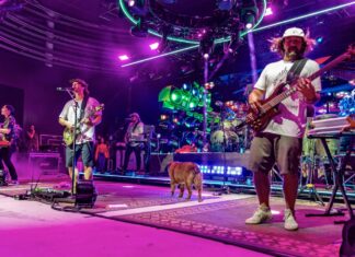 STICK FIGURE DRAWS SOLD-OUT CROWDS TO COFFEE BUTLER AMPHITHEATER a group of people that are standing on a stage