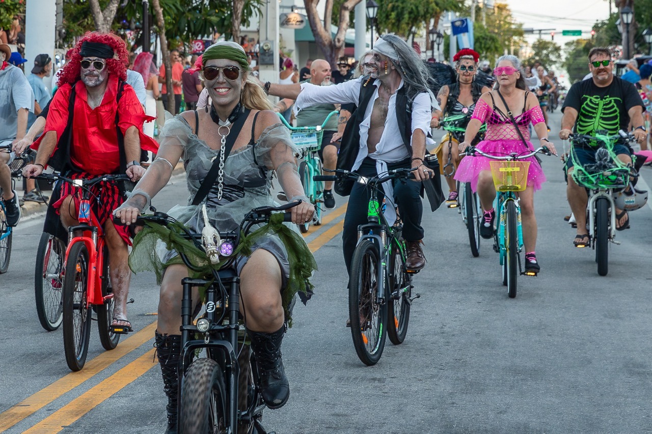 THOUSANDS OF ZOMBIES ROLL THROUGH KEY WEST