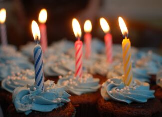 cupcakes, candles, candlelight