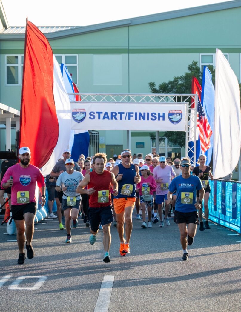 a group of people running in a marathon