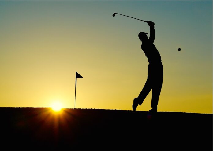golf-787826_1920 (1) Large a silhouette of a person playing golf at sunset