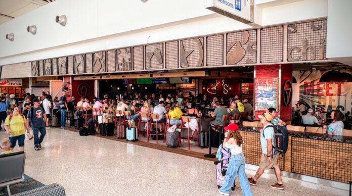 Screenshot a large crowd of people in a shopping mall