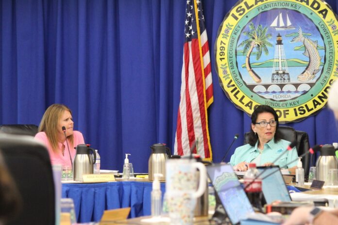 Anna Richards and Mayor Sharon Mahoney Large