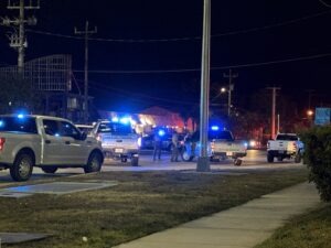 LATE-NIGHT STANDOFF WITH GUNMAN ON APARTMENT COMPLEX ROOF IN MARATHON LEAVES SHOOTER DEAD