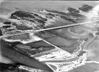 a black and white photo of an aerial view of a bridge
