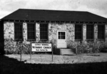 a black and white photo of a building