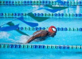a man swimming in a swimming pool