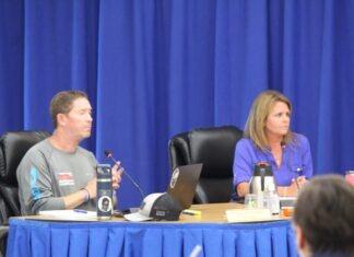 ISLAMORADA COUNCILMAN’S PUSH TO OPPOSE ‘ALLIGATOR ALCATRAZ’ FAILS TO GAIN SUPPORT FROM COLLEAGUES a group of people sitting around a table